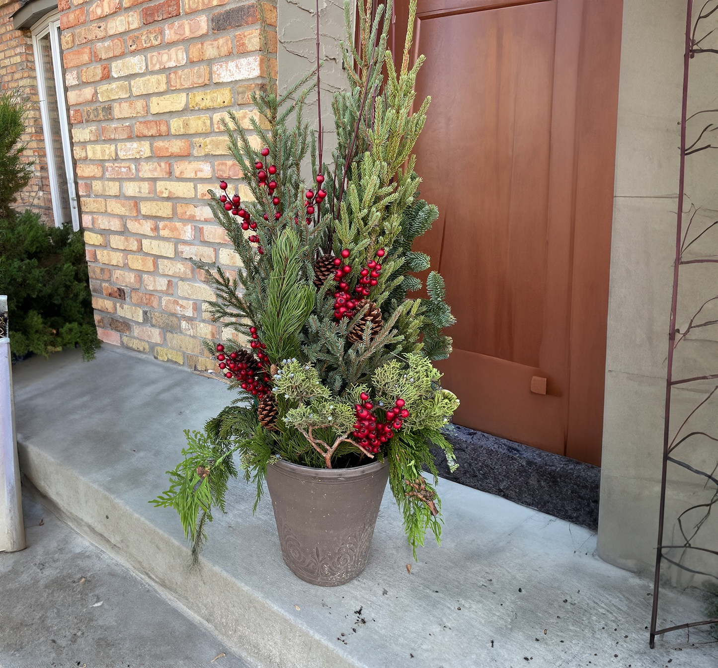 Holiday Planter <12'' Diameter